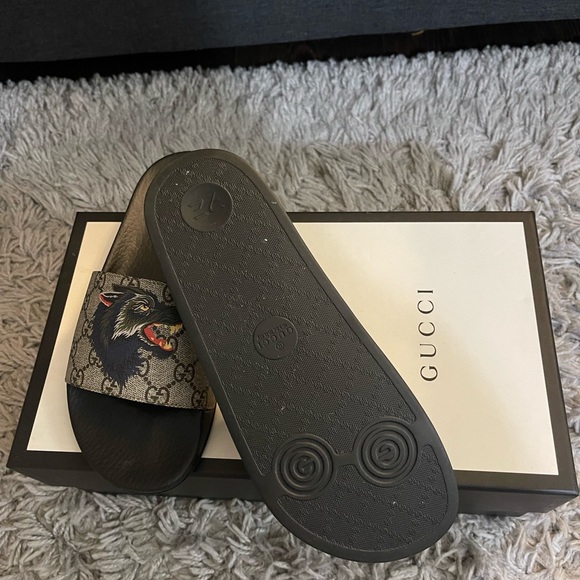Men’s GG Supreme Wolf Slide Sandal (slides) - Picture 4 of 4